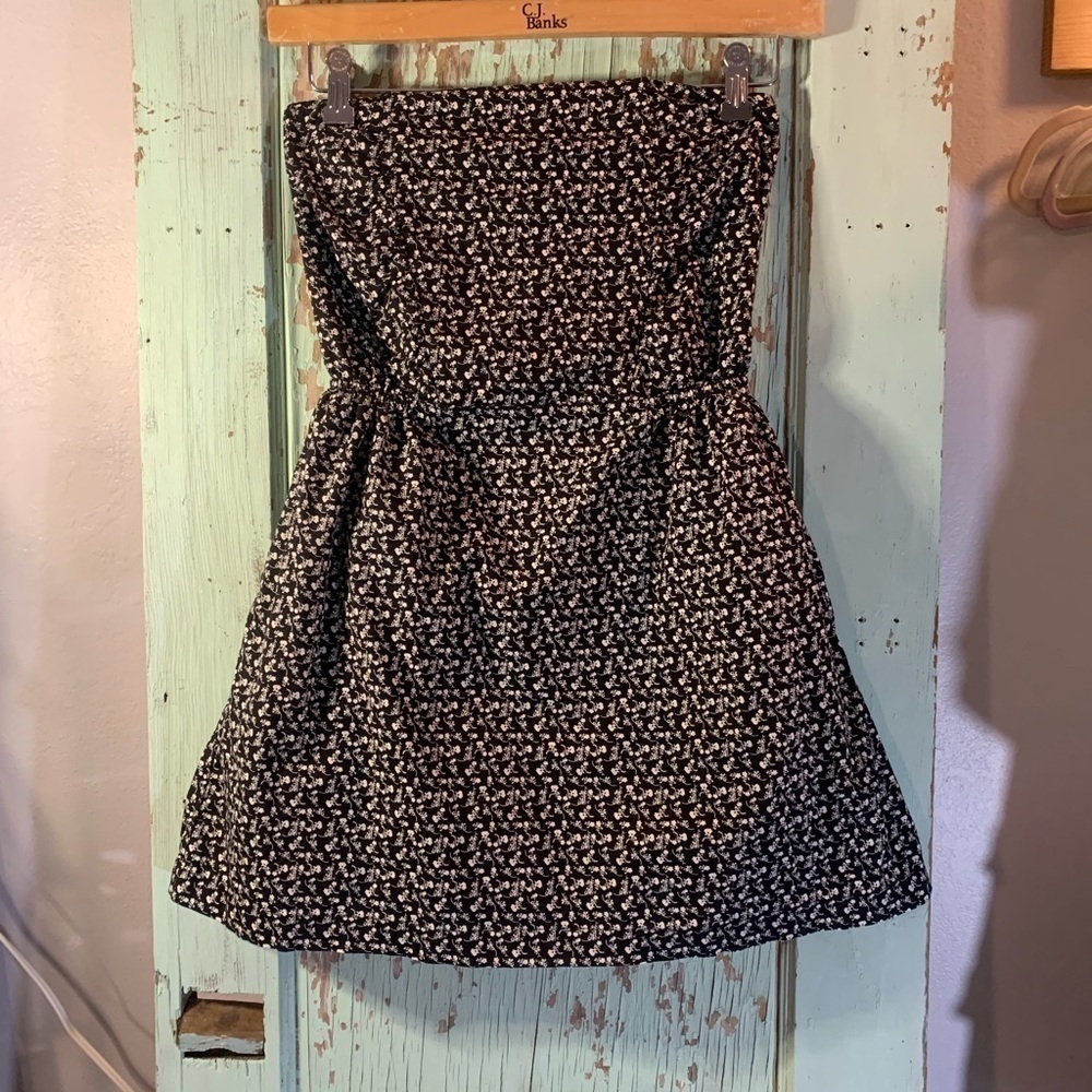 Women’s Mudd size M black with white flowers strapless sun dress with pockets!